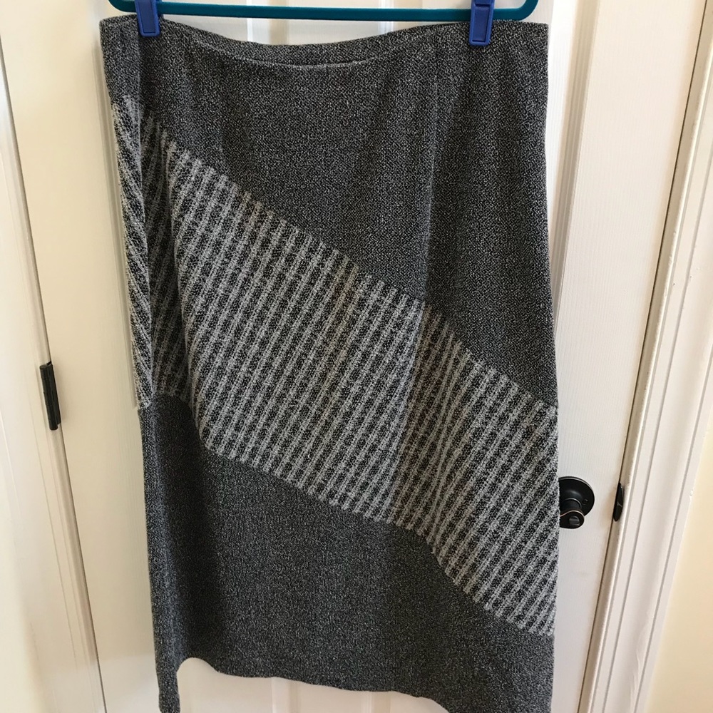Villager Gray and White Skirt 2X